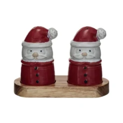 Storied Home Stoneware Santa Shaped Salt And Pepper Shakers On An Acacia Wood Tray, Red, White And Natural 7 Storied Home Stoneware Santa Shaped Salt And Pepper Shakers On An Acacia Wood Tray, Red, White And Natural -Interio Store GUEST 66efca62 db0d 41d2 a174 7f478814dfa7